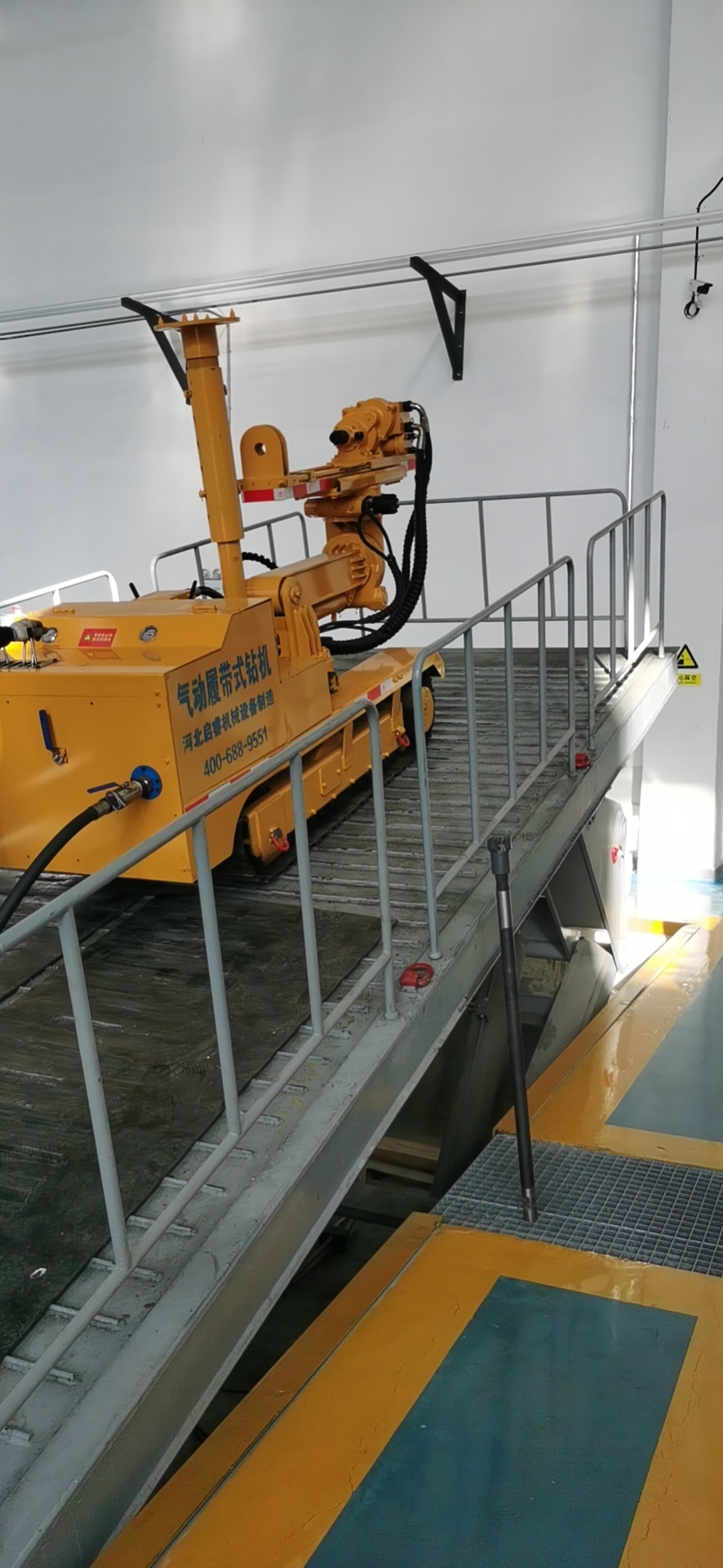 啟睿氣動(dòng)履帶式鉆機(jī)